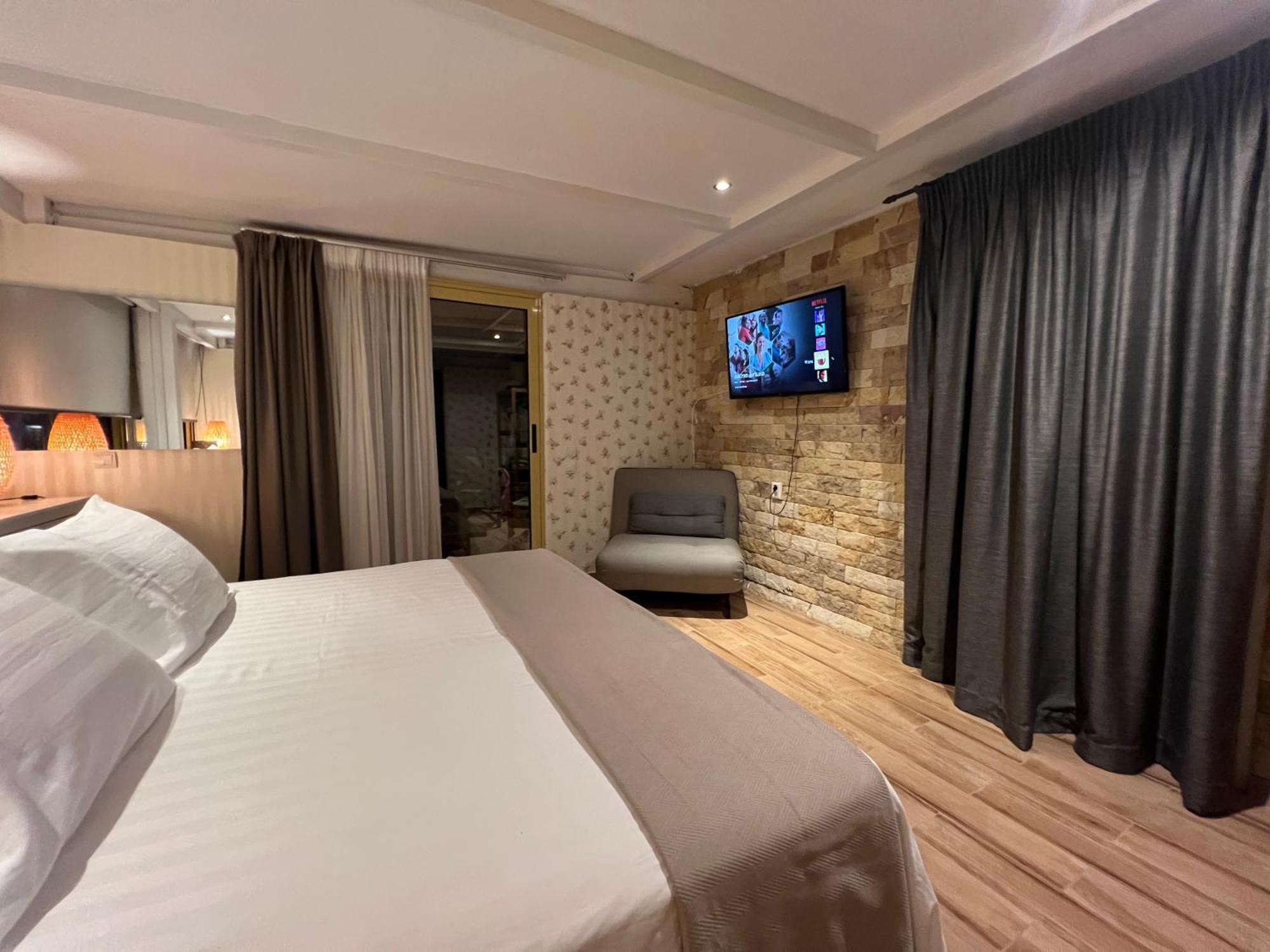 Reginas Apartments Иксия Екстериор снимка