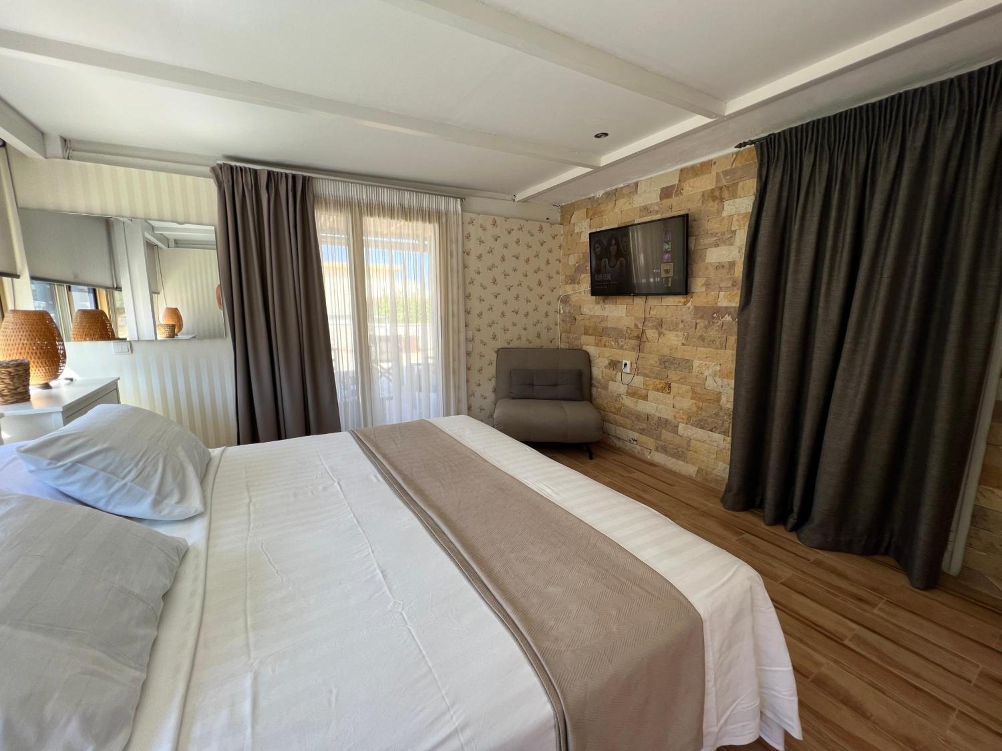 Reginas Apartments Иксия Екстериор снимка